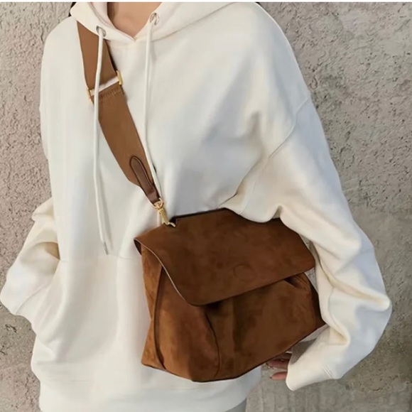 NEW Women’s Vintage Flapped Brown Crossbody - Picture 1 of 4